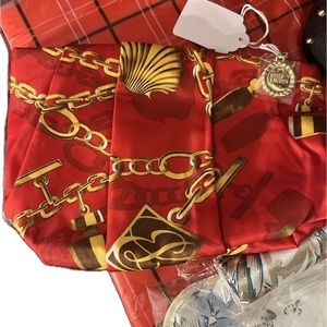 Red chain make up or purse